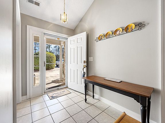 4th image of 4230 Edgefield Rd.