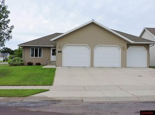 100 Lynx Ln, Mankato, MN 56001