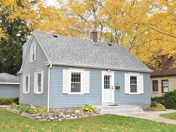 N57W6784 Center STREET, Cedarburg, WI 53012