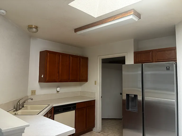 4605 High Pointe Dr — Photo 7