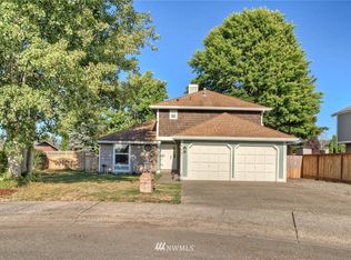 909 Olsen Pl, Enumclaw, WA 98022