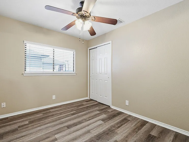 151 McLennan Oak — Photo 24