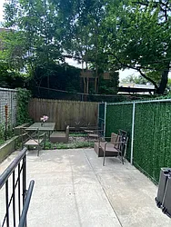 Rented by R New York