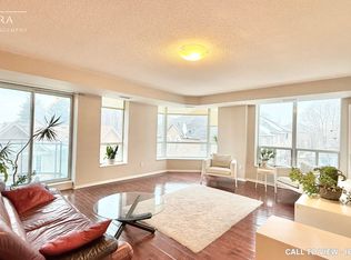 190 Manitoba St #409, Toronto, ON M8Y3Y8