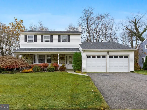 212 Swedes Run Dr, Delran, NJ 08075
