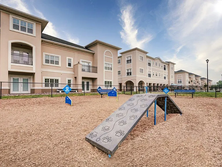 Gateway Landing on the Canal Apartment Homes — Photo 30