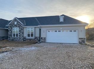 412 Prairie Song Ct, Waukesha, WI 53188