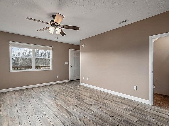 3rd image of 1612 Paulas Huskey Cir