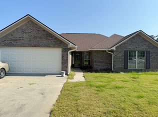 916 Amanda Ln, Hinesville, GA 31313