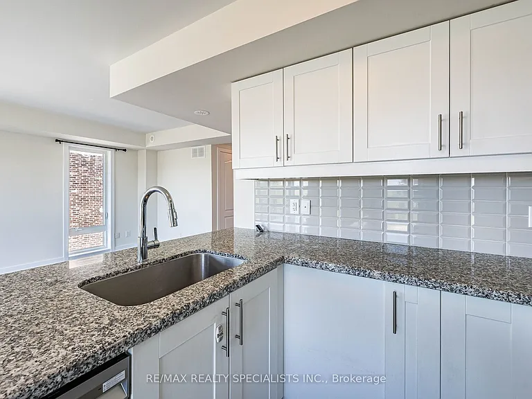 30 Dunsheath Way #527 — Photo 11