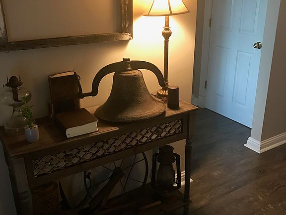5th image of 115 Pebble Dr