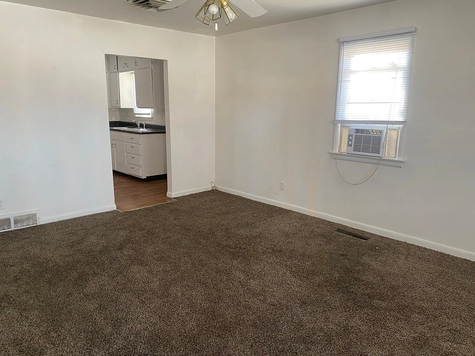 2028 Acero Ave — Photo 2
