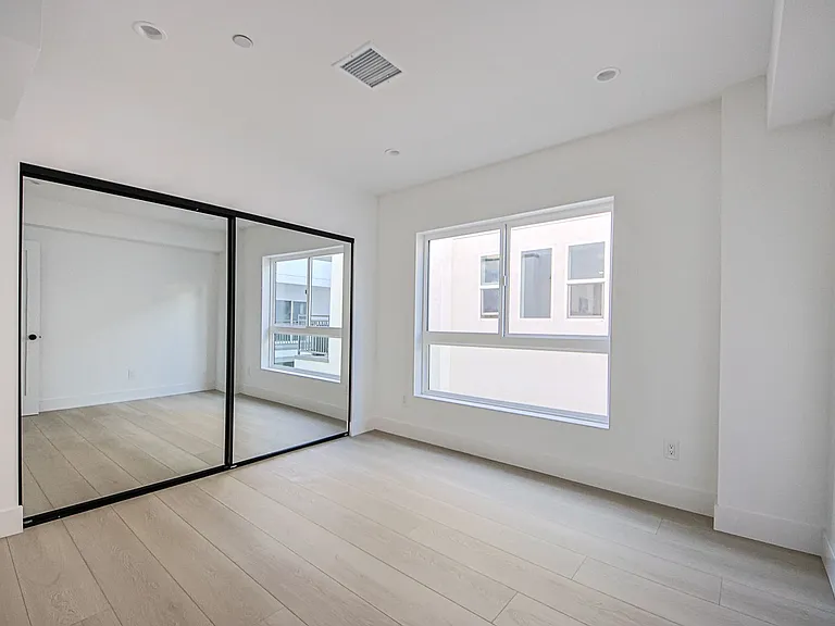 1223 N June St — Photo 19
