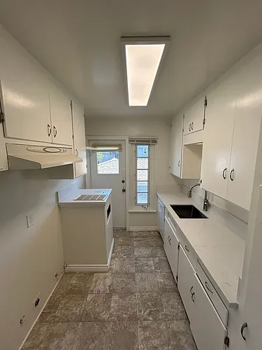 Bankers Hill One Bedroom Photo 1