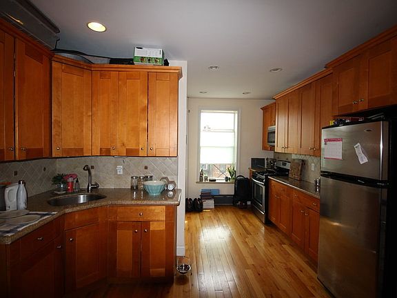3rd image of 238 Sackett St APT 4R