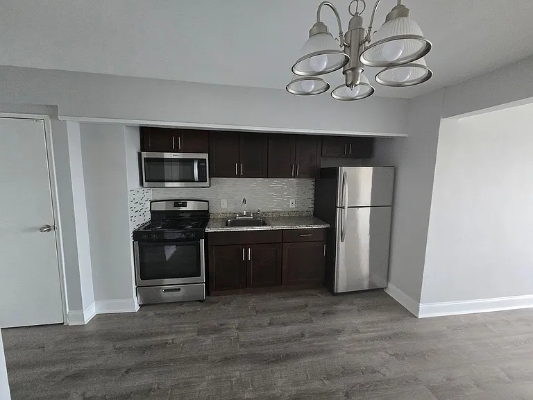 Martin Manor — Photo 10