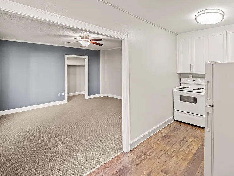 Cornelius Apartments — Photo 11