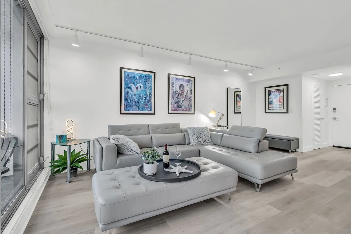Building Photo - 1720 Harrison St #15B