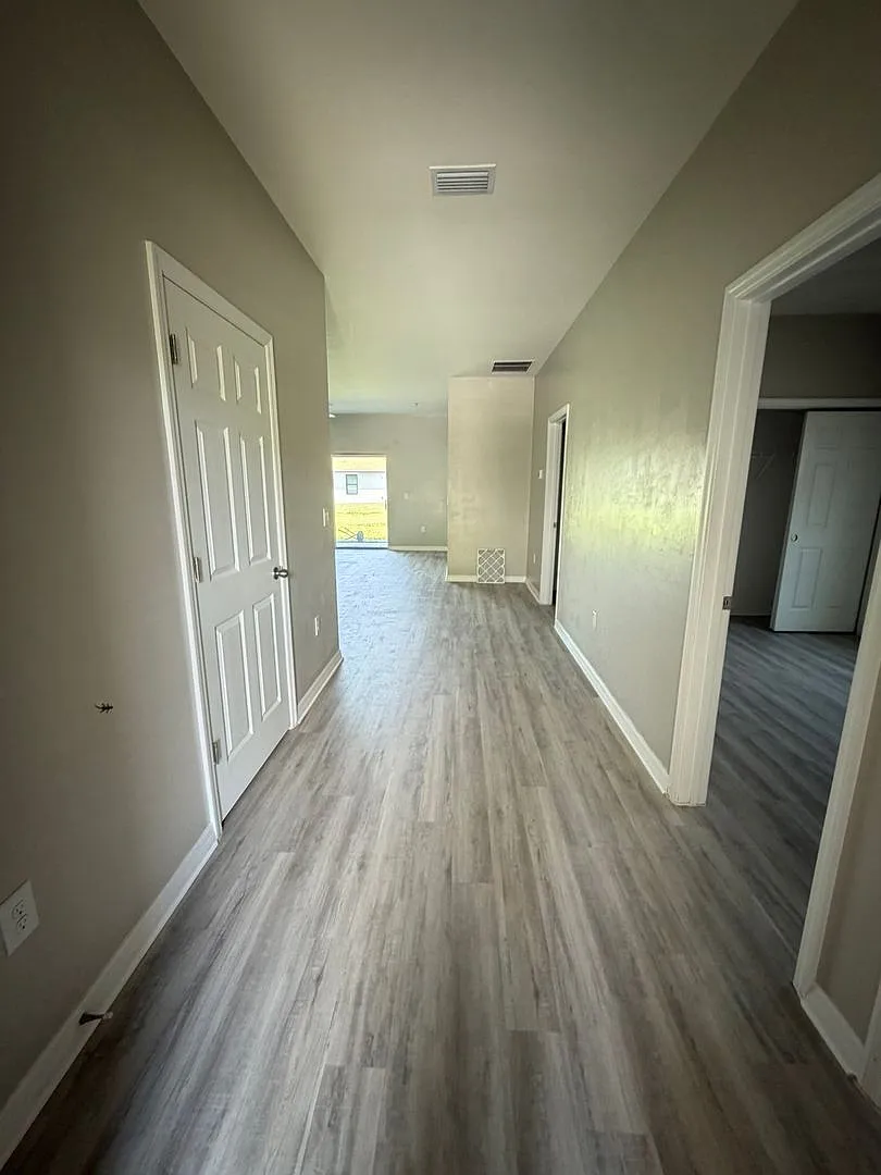 3 bed, 2.0 bath, 1250 sqft, $1,595 — Photo 2