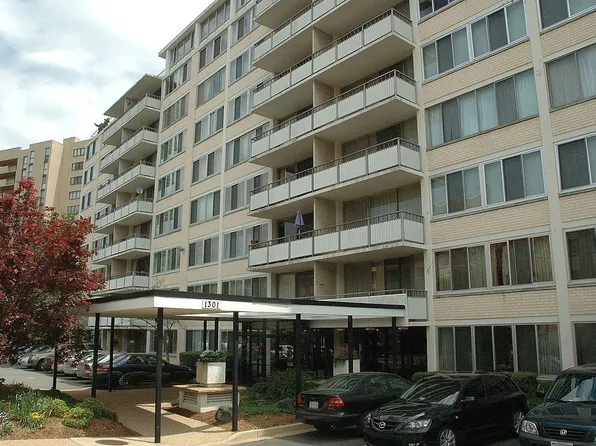 1301 S Arlington Ridge Rd APT 611, Arlington, VA 22202
