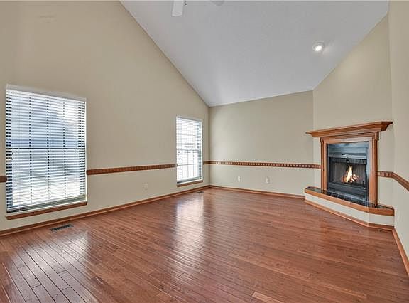 3rd image of 617 E 120th St