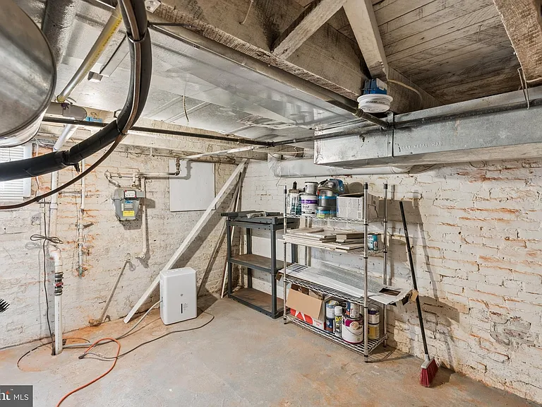 214 N Madeira St — Photo 24
