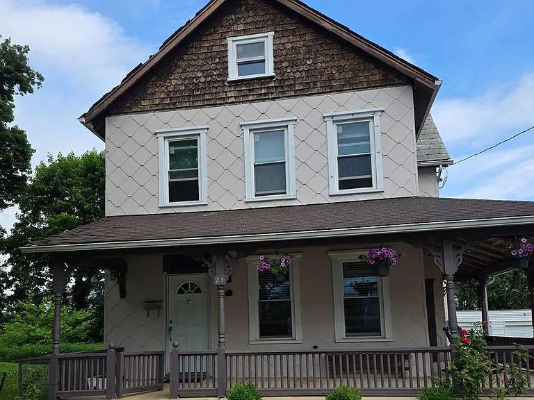 23 Knox Ave — Photo 1