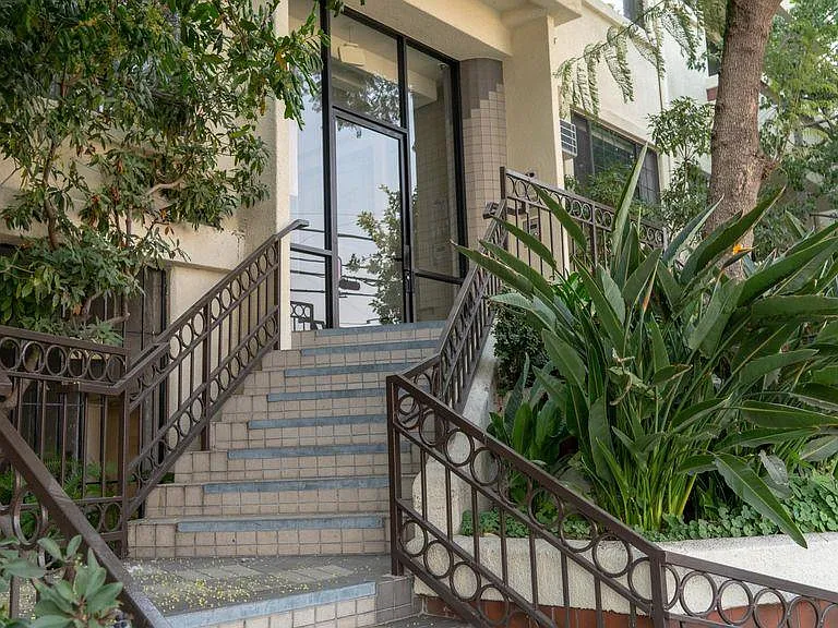 3815 McLaughlin Ave — Photo 16