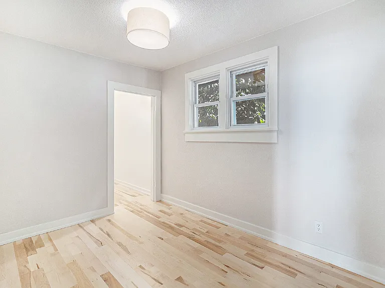 405 Pearl St — Photo 12