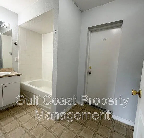 4017 NE 10th Ave — Photo 17
