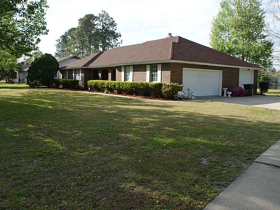 2 car garage w/single garage