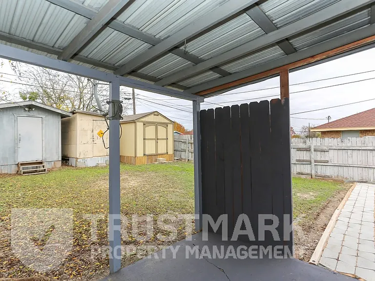220 Gibson St #B — Photo 14