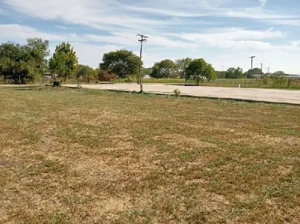 401 NE 1st St, Hubbard, TX 76648