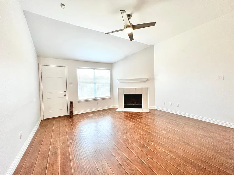 805 Edgehill Rd — Photo 2