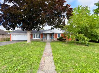 8 Middle St, Georgina, ON L0E 1R0