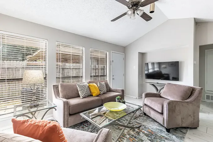3 bed, 1131 sqft, $3,500 — Photo 1