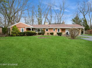 2121 Mickey Ln, Glenview, IL 60025