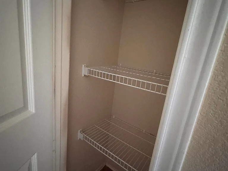 502 Creston St — Photo 9