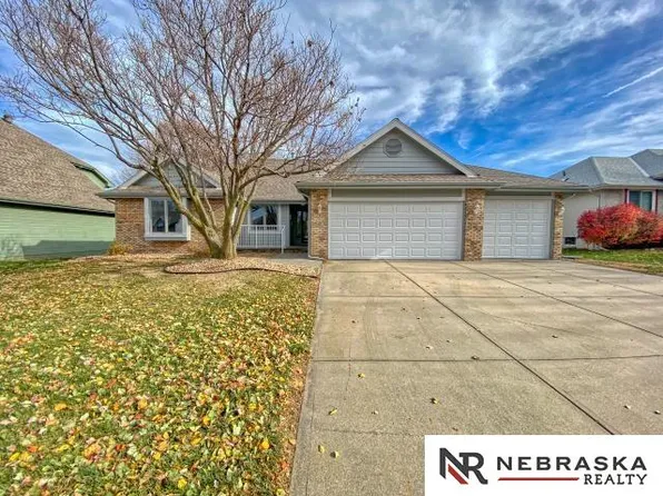 6411 N 106th St, Omaha, NE 68134