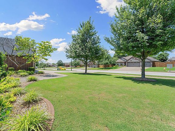 3rd image of 2701 SW Glenn Ridge Rd