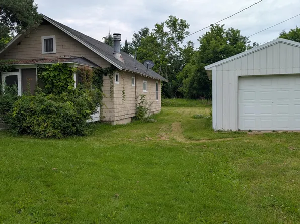 6066 Hemlock St, Indian River, MI 49749