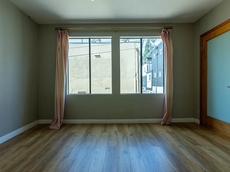 5125 Harold Way #202 — Photo 36