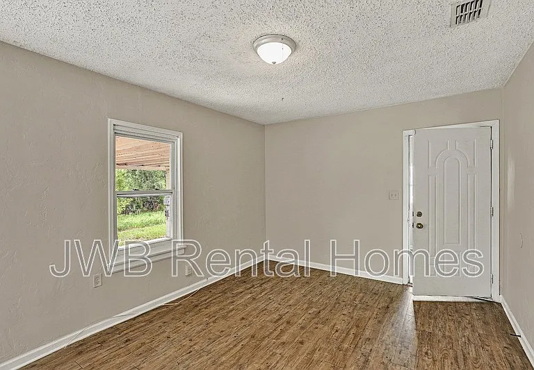 7823 Paul Jones Dr — Photo 8