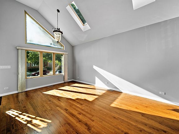 4th image of 4563 N Moody Ave