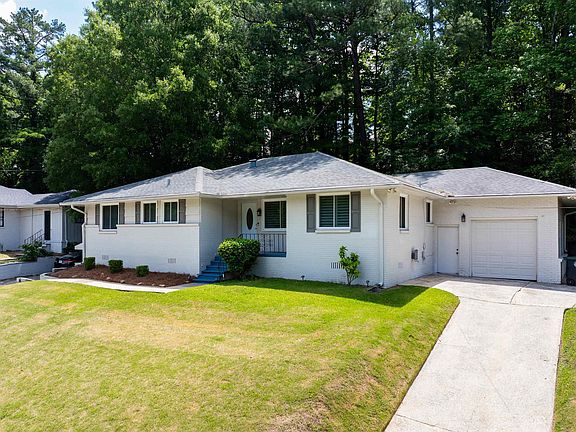 2nd image of 1529 Cresthill Rd