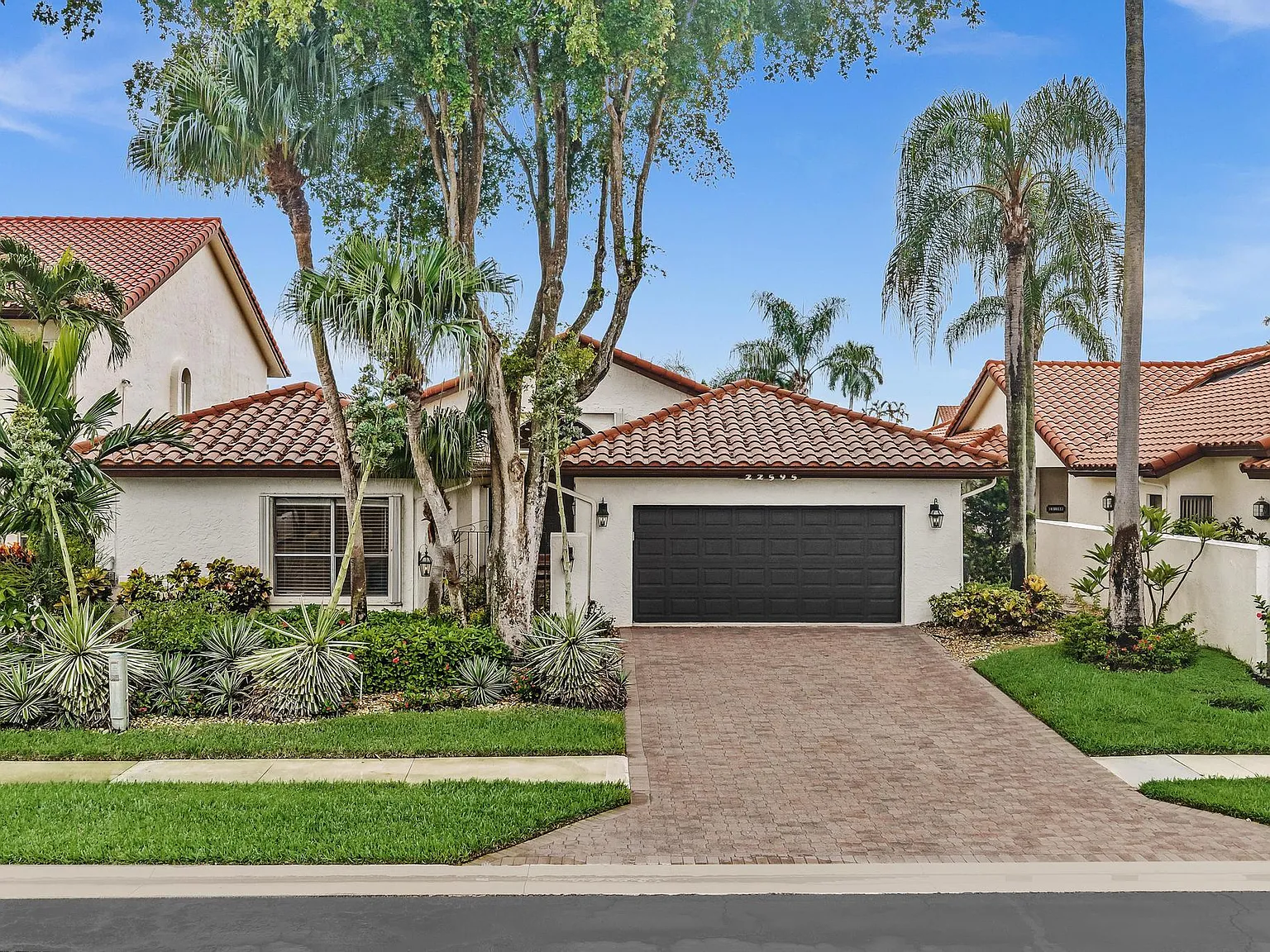 3 bed, 2.5 bath, 2437 sqft, $6,850 — Photo 2