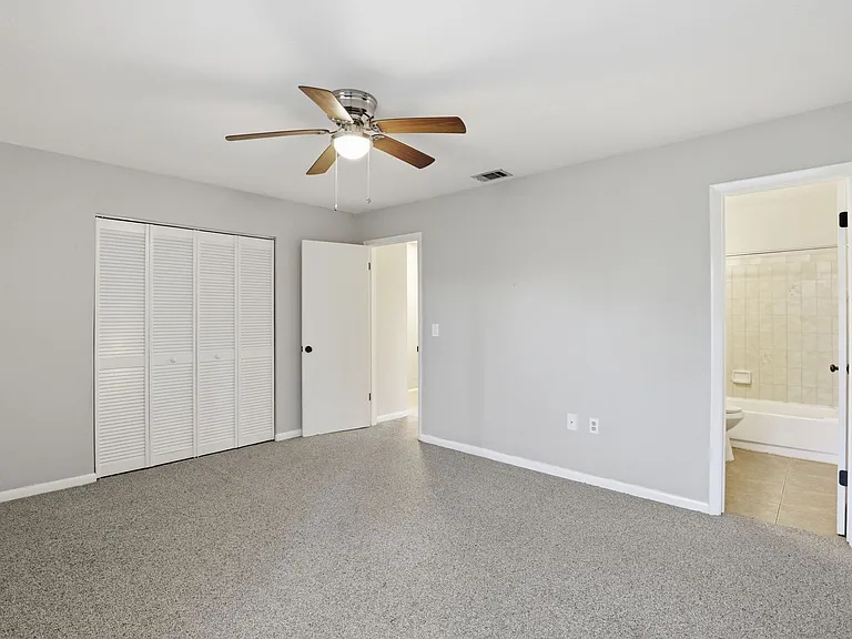 2300 SW 43rd St #H3 — Photo 18