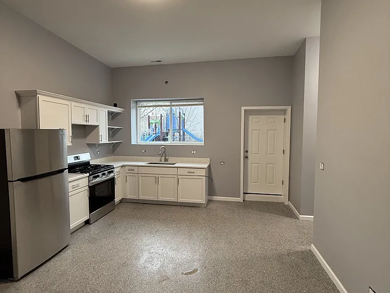 1512 S Karlov Ave #1B — Photo 2