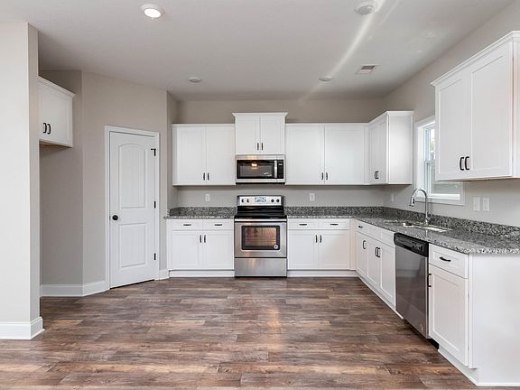 5th image of 1331 Black Oak Cir