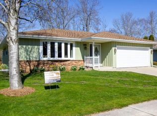 2844 N Apache Rd, Sheboygan, WI 53083